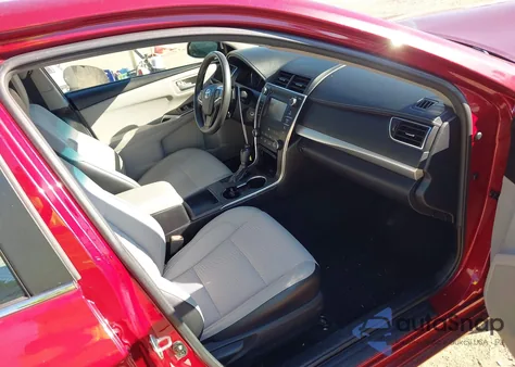 2017 Toyota Camry Se z USA, uszkodzony, nr VIN 4T1BF1FK4HU753844